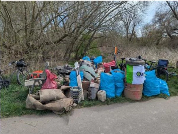 Akce sběru odpadu pro čištění Labských luh města Drážďany 2025